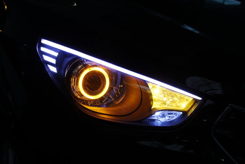 đèn pha độ nguyên khối cho camrry 2010 được lắp đặt tại nội thất ô tô az địa chỉ 23 Linh Đường, Hoàng Mai, Hà Nội